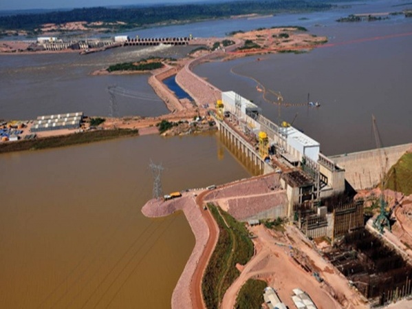 Exemplo de hidrelétrica no Brasil.