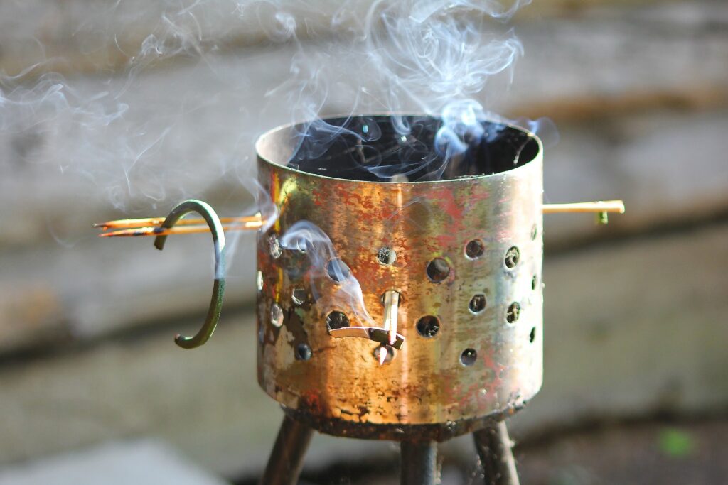 Incensos e velas de citronela ou andiroba tem efeito paliativo contra o mosquito da dengue, devido ao seu alcance e duração limitados.