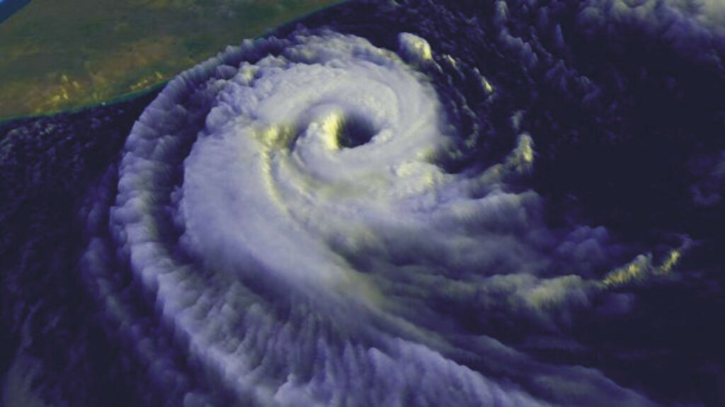 Diferença entre tornado e furacão, exemplo de imagem de um furacão. Fonte: Edsonsilva2005, Wikimedia.